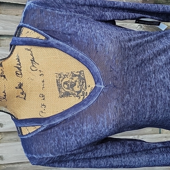 NWT Derek Heart Burnout Tee - Picture 6 of 17